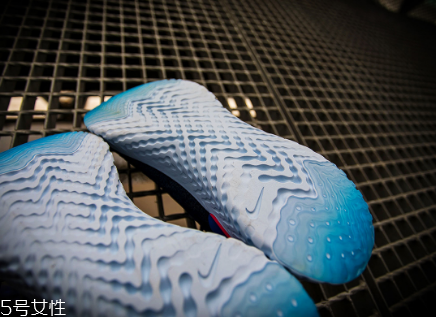 nike epic react flyknit開(kāi)箱測(cè)評(píng) 耐克全新緩震科技跑鞋震撼登場(chǎng)
