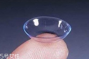 隱形眼鏡怎么戴？野蠻動(dòng)作不可取