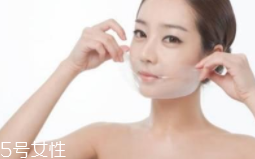 面膜不服帖怎么辦？中間剪開更好敷