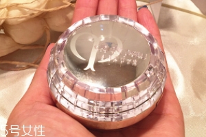 CPB晶致眼霜油不油？水油科學配比