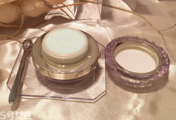 CPB晶致眼霜油不油？水油科學配比