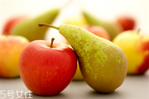 梨子和蘋果哪個(gè)好？吃蘋果注意事項(xiàng)