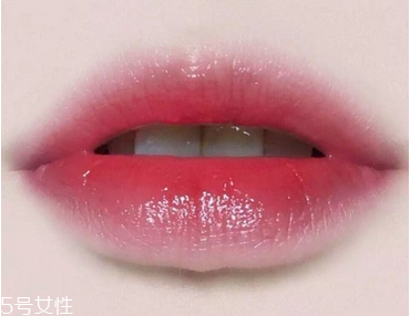 ysl唇釉怎么涂不掉色？唇部保養(yǎng)很重要