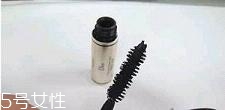 迪奧睫毛膏怎么樣？刷完睫毛膏再夾一次睫毛更卷翹