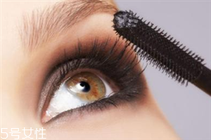 睫毛膏暈妝是什么原因？化妝手法很重要