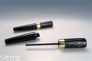 睫毛膏能帶上飛機(jī)嗎？睫毛膏需要單獨(dú)卸妝