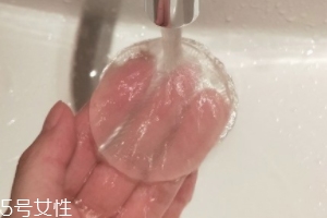硅膠粉撲怎么清洗？勿用熱水洗