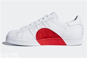 阿迪達(dá)斯情人節(jié)限定版愛(ài)心貝殼頭多少錢(qián)_在哪買(mǎi)？