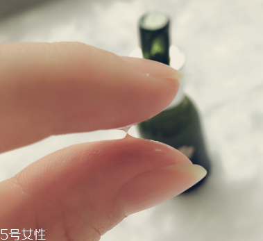 LA MER修護精華露孕媽能用嗎？適合產(chǎn)后去皺