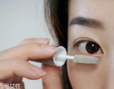 睫毛增長液可以用于眉毛嗎？睫毛增長液還可以涂頭發(fā)