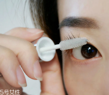 睫毛增長液可以用于眉毛嗎？睫毛增長液還可以涂頭發(fā)