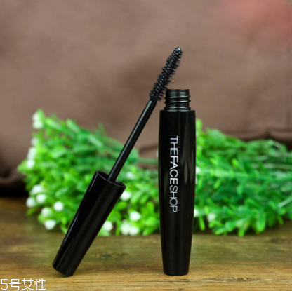 菲詩小鋪睫毛膏好用嗎？刷睫毛膏要注意這些