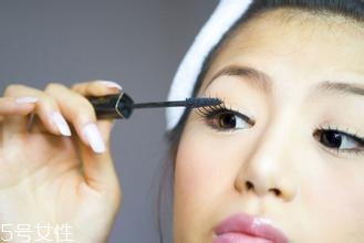 睫毛膏纖長和濃密哪個好？適合自己最重要