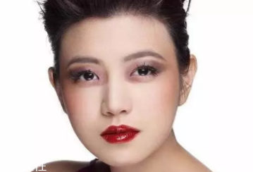 鵝蛋臉適合什么妝容？不適合濃妝