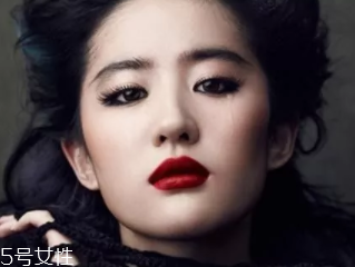 鵝蛋臉適合什么妝容？不適合濃妝