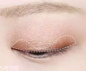 皮膚黑怎么選粉底？至少用兩種色號