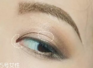 皮膚黑怎么選粉底？至少用兩種色號