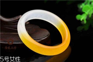 黃龍玉手鐲多少錢？這個種類的價值最貴