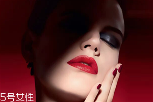 怎么涂口紅不干沒(méi)唇紋？淡化唇紋的唇膏這樣用有效