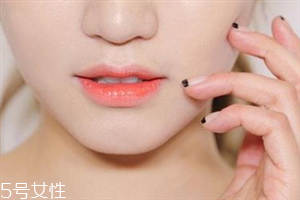 唇紋怎么去除？淡化唇紋的唇膏推薦