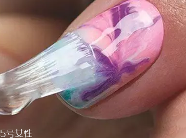 漸變指甲怎么配色？溫暖配色教程