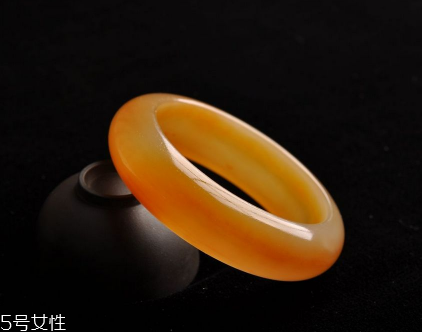 黃龍玉手鐲戴哪只手？手鐲佩戴要當(dāng)心