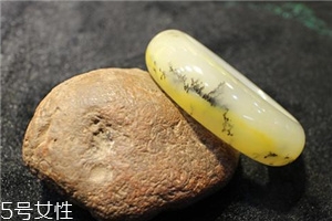 黃龍玉手鐲戴哪只手？手鐲佩戴要當(dāng)心