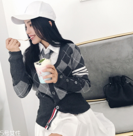 格子針織衫怎么搭配？有一種經(jīng)典叫格紋