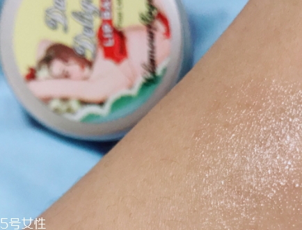 潤唇膏保質(zhì)期是多久？過期的潤唇膏不建議使用