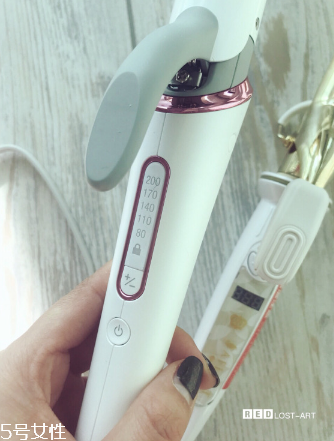 小泉成器陶瓷卷發(fā)棒好用嗎？好用的發(fā)型工具卷發(fā)棒