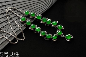 翡翠項(xiàng)鏈一般多少錢？彰顯神圣高貴地位