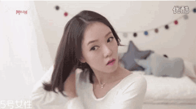 短發(fā)發(fā)尾外翻的發(fā)型怎么弄？誰(shuí)弄誰(shuí)美