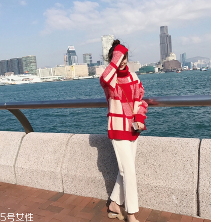 大紅色毛衣配什么顏色好看？色彩搭配很重要