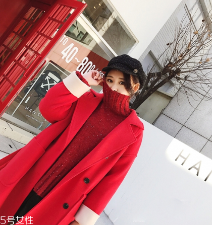 大紅色毛衣配什么顏色好看？色彩搭配很重要