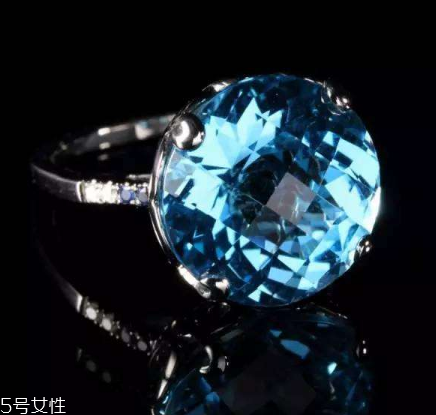 托帕石價格多少錢一克？明星最愛的托帕石