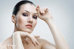 皮膚不吸收護膚品怎么回事？光用乳液面霜遠遠不夠