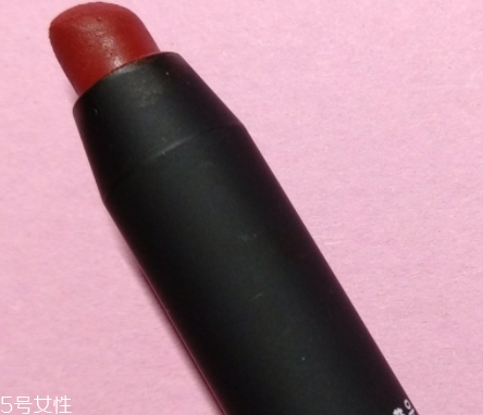 唇釉和染唇液的區(qū)別 你更看好哪個(gè)？