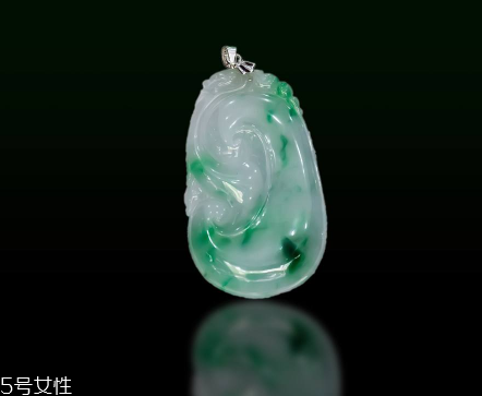 翡翠起膠是什么意思？起膠現(xiàn)象屬于高檔翡翠