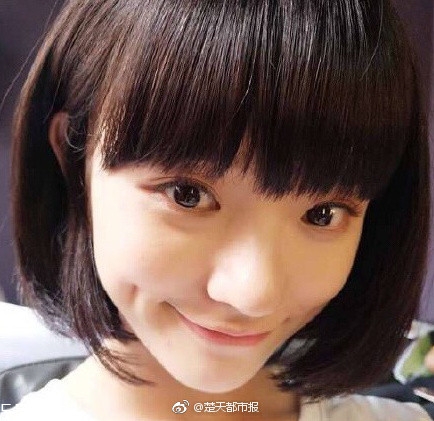 短發(fā)發(fā)尾外翻的發(fā)型怎么弄？誰(shuí)弄誰(shuí)美