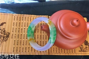 翡翠手鐲怎么看水頭？行家教你這樣挑