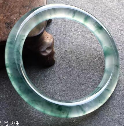 翡翠手鐲怎么看水頭？行家教你這樣挑