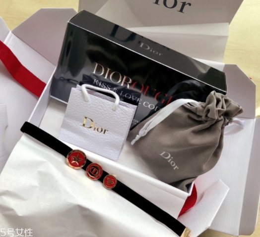 迪奧2018情人節(jié)限量多少錢？love kiss情人節(jié)口紅試色