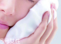 氨基酸潔面比皂基潔面更好嗎？看肌膚需求