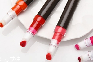 唇蜜可以單獨(dú)使用嗎？搭配其他產(chǎn)品效果更好