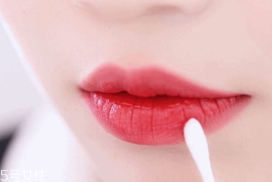 透明唇蜜哪個(gè)牌子好？打造玻璃唇效果