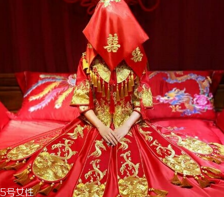 中式秀禾服和西式婚紗哪個(gè)好看？打造完美新娘