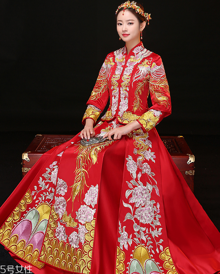 中式秀禾服和西式婚紗哪個(gè)好看？打造完美新娘