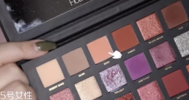 huda beauty沙漠盤怎么畫？油管大神一步步示范