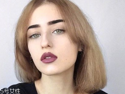 短頭發(fā)染什么顏色好看洋氣顯白？短發(fā)這樣弄好看又大方