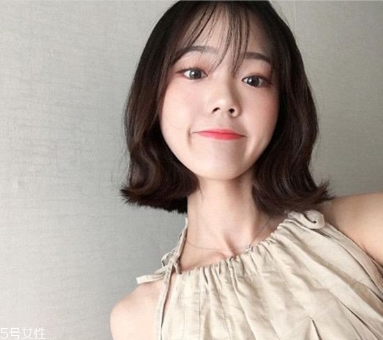 外翹短發(fā)適合什么臉型？再燙內扣你就out了
